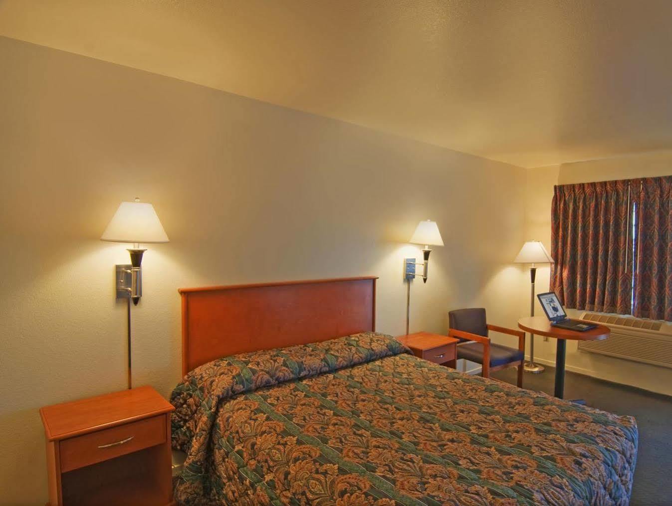 Americas Best Value Inn Santa Rosa Ruang foto