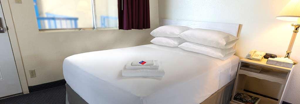Americas Best Value Inn Santa Rosa Ruang foto